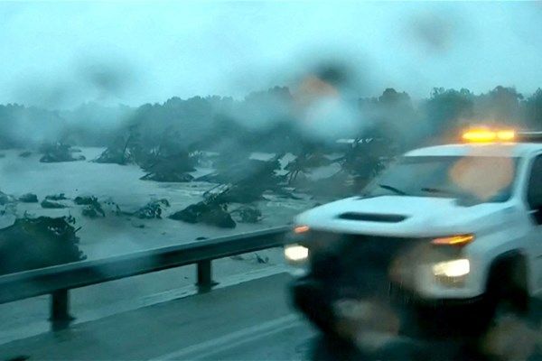 العاصفة "شانتال" تضرب ساوث كارولاينا الأميركية