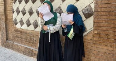 توافد طلاب الثانوية العامة بالجيزة على اللجان لأداء امتحان الرياضيات البحتة