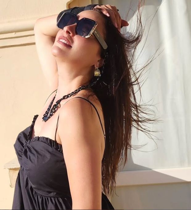 نرمين الفقي تخطف الأنظار بصورها على البحر.. والجمهور: جمال طبيعى