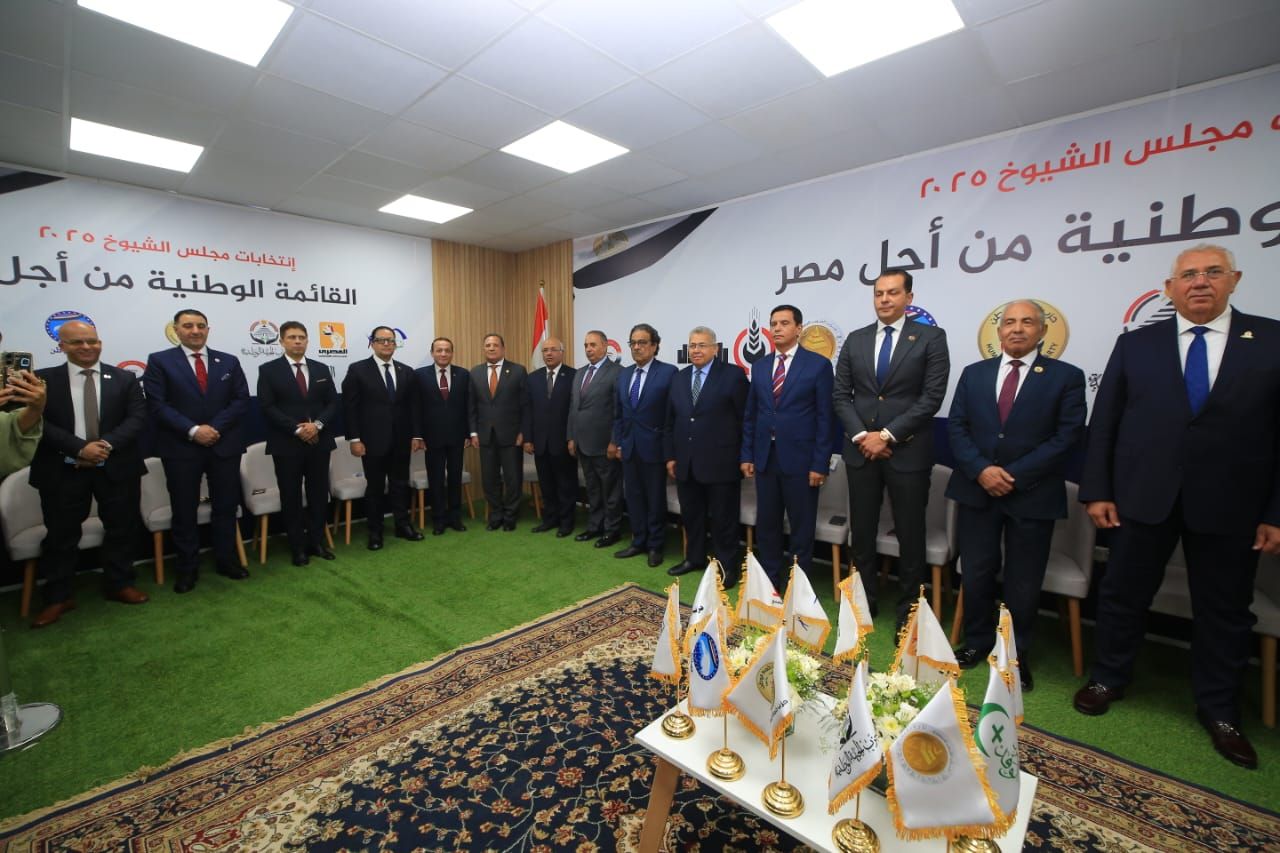 توافد ممثلى الأحزاب لحضور الاجتماع التنسيقي الثاني للقائمة الوطنية