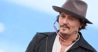 جوني ديب يكشف مروره بطفولة مؤلمة بسبب عنفه والدته.. ويؤكد امتنانه لها لسبب غريب