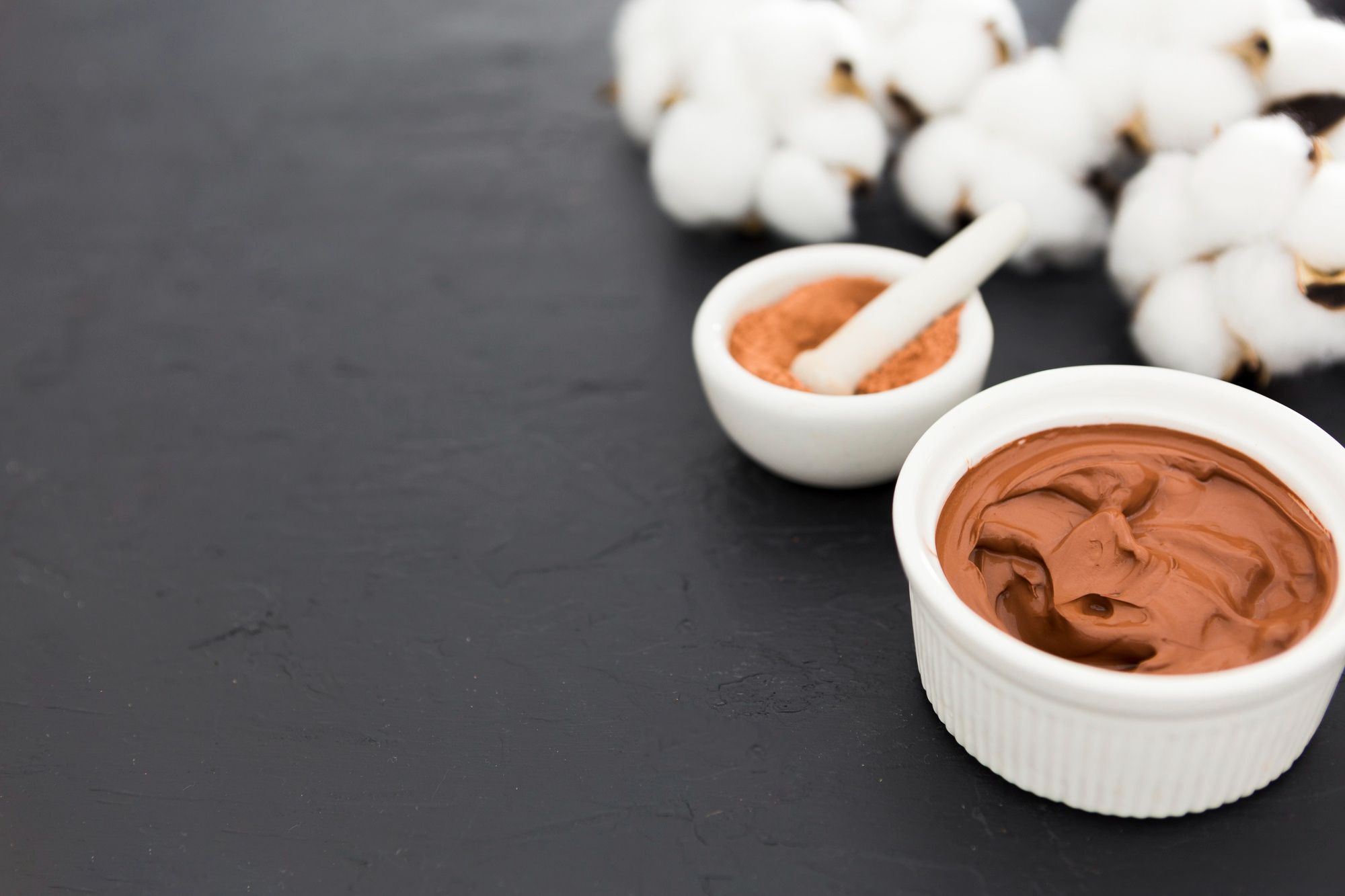 في يومها العالمي.. اكتشفي أفضل أقنعة الوجه بالشوكولاتة