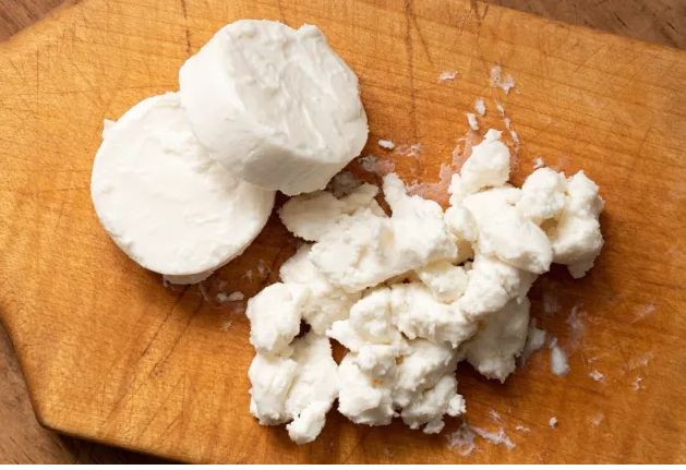 مش كلها بتزود وزنك.. 7 أنواع من الجبن صحية وتساعد على فقدان دهون البطن