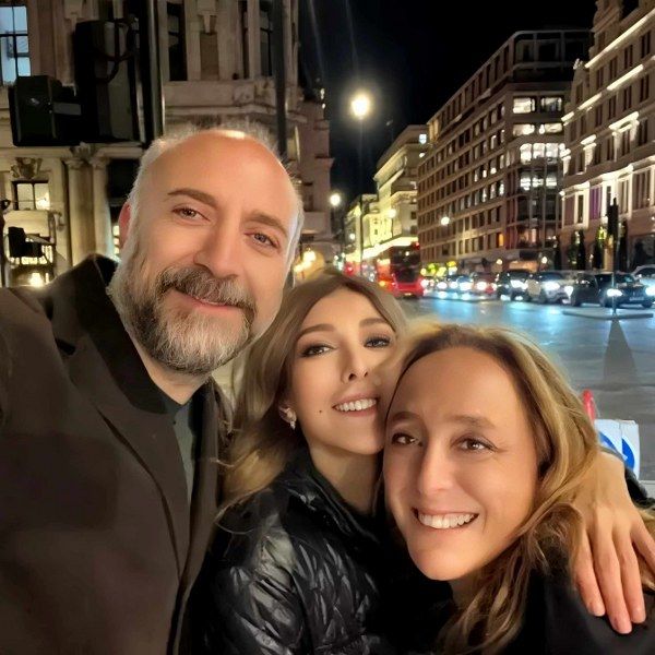 بالفيديو- بكاء الممثلات التركيّات في محاكمة عائشة بايرام، أشهر مديرة أعمال في تركيا…انتقام سياسي وقمع حريّات؟