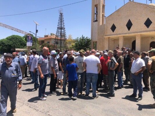 أهالي القاع نفذواعتصاماً احتجاجاً على جفاف الآبار وتداعيات اتفاقية نهر العاصي