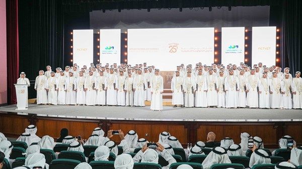 أحمد بن سعود القاسمي يشهد حفل تخريج الدفعة الـ 18 من طلبة مدارس التكنولوجيا التطبيقية