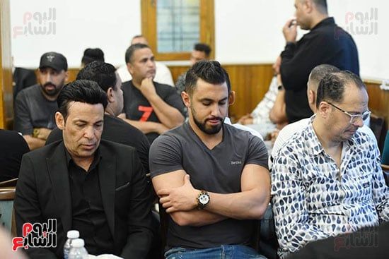 مصطفى كامل والليثى وحمزة الصغير فى استقبال عزاء أحمد عامر.. صور