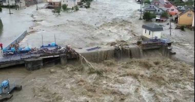 فيضانات مفاجئة وانهيارات أرضية بسبب سوء الأحوال الجوية بإيطاليا