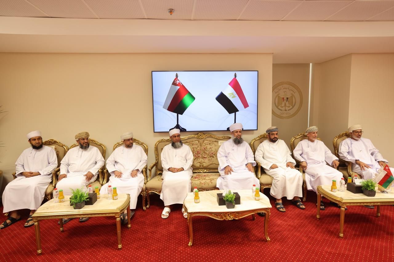 وزير العدل يستقبل وفدا قضائيا من سلطنة عُمان
