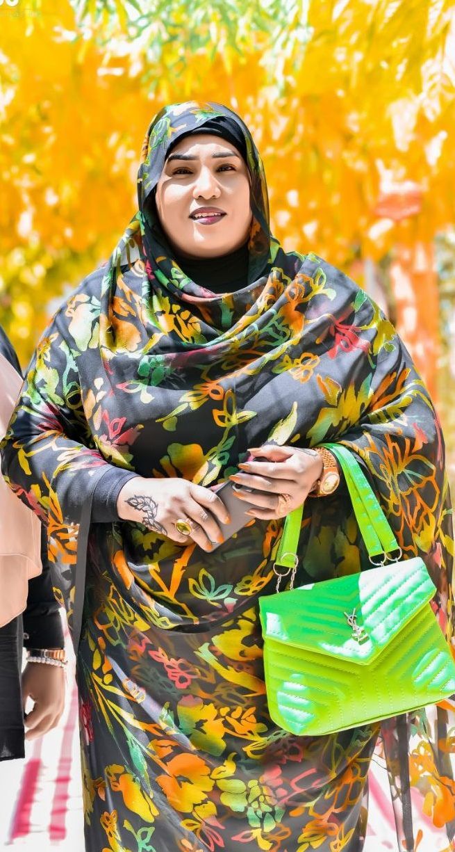 بالصورة.. الصحفية والشاعرة داليا الياس تتغزل في نفسها: (سندالة ثابتة وسحابة رابطة واشيي علي براي)