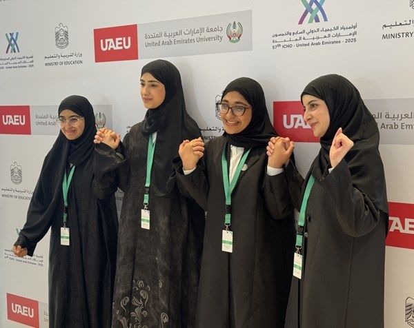 فتيات الإمارات يبدعن في الكيمياء العالمية خلال الأولمبياد الدولي 2025 في دبي