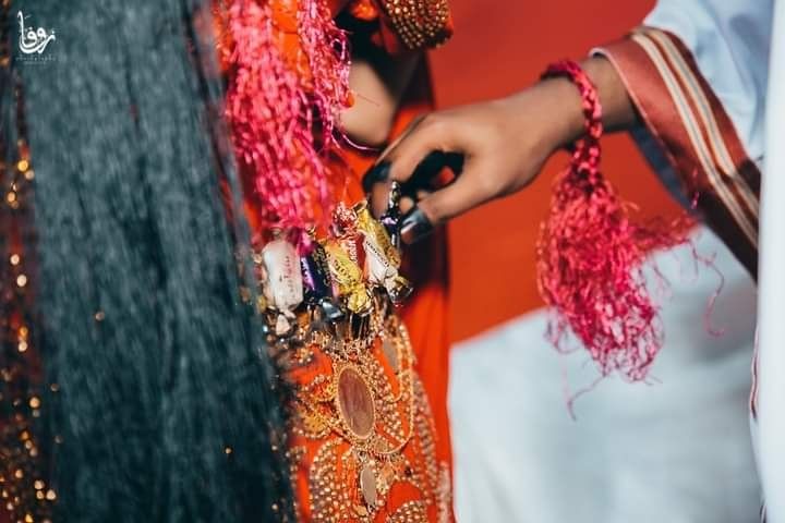 بالفيديو.. شاهد لحظات قطع “الرحط” بين عريس سوداني وعروسته.. تعرف على تفاصيل العادة السودانية القديمة!!!