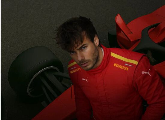 لأول مرة: عارض أزياء إسباني يتصدر غلاف رواية سعودية