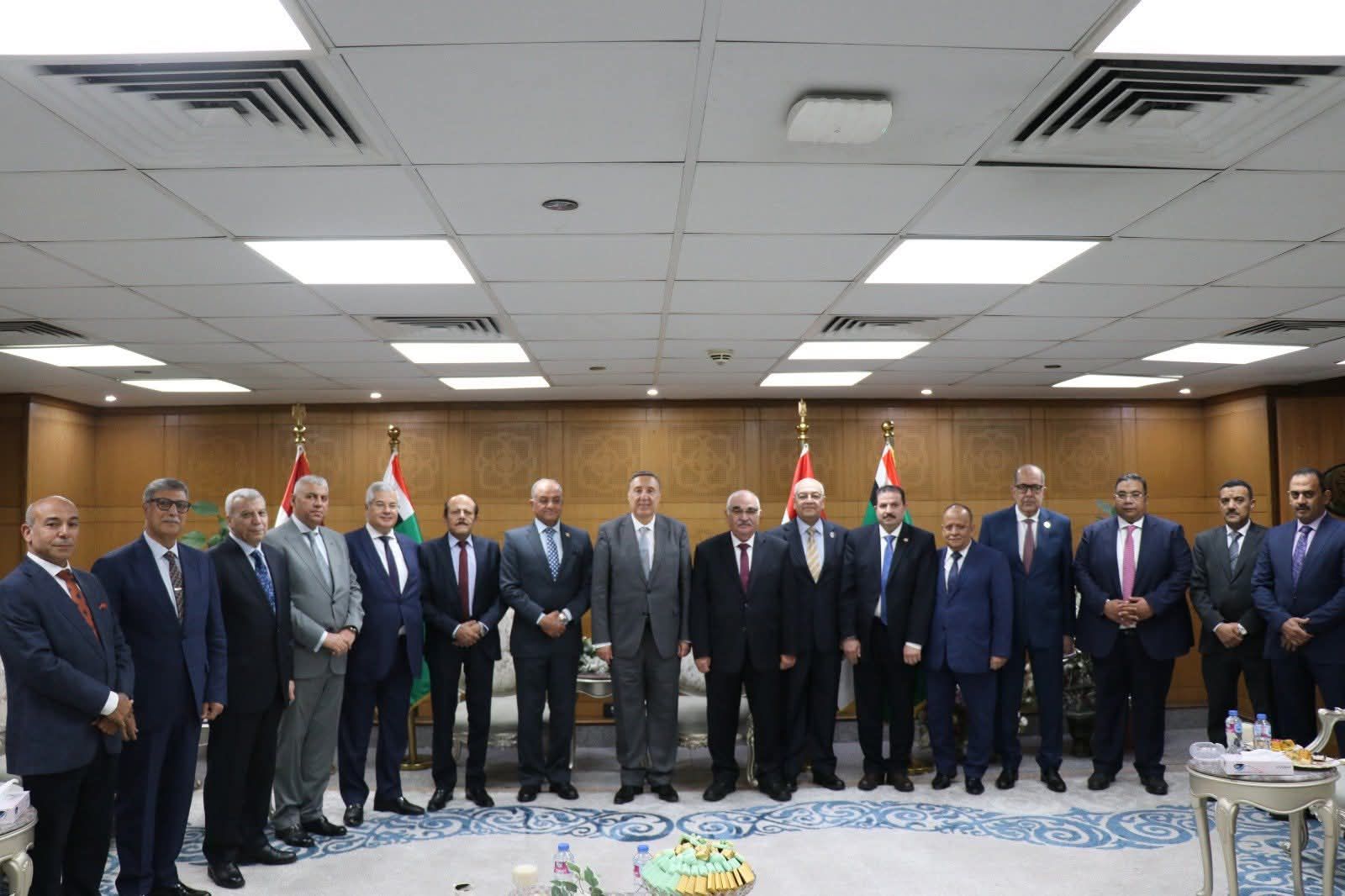 رئيس المحكمة الدستورية يهنئ رئيس هيئة قضايا الدولة مشيدا بكفاءته القانونية