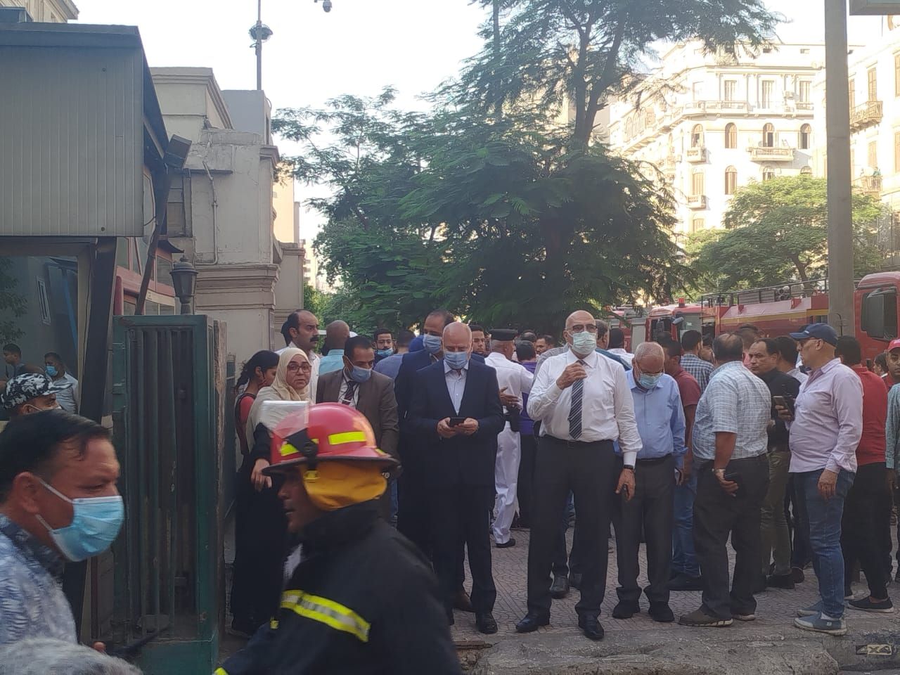 محافظ القاهرة يشرف على عمليات إطفاء حريق سنترال رمسيس