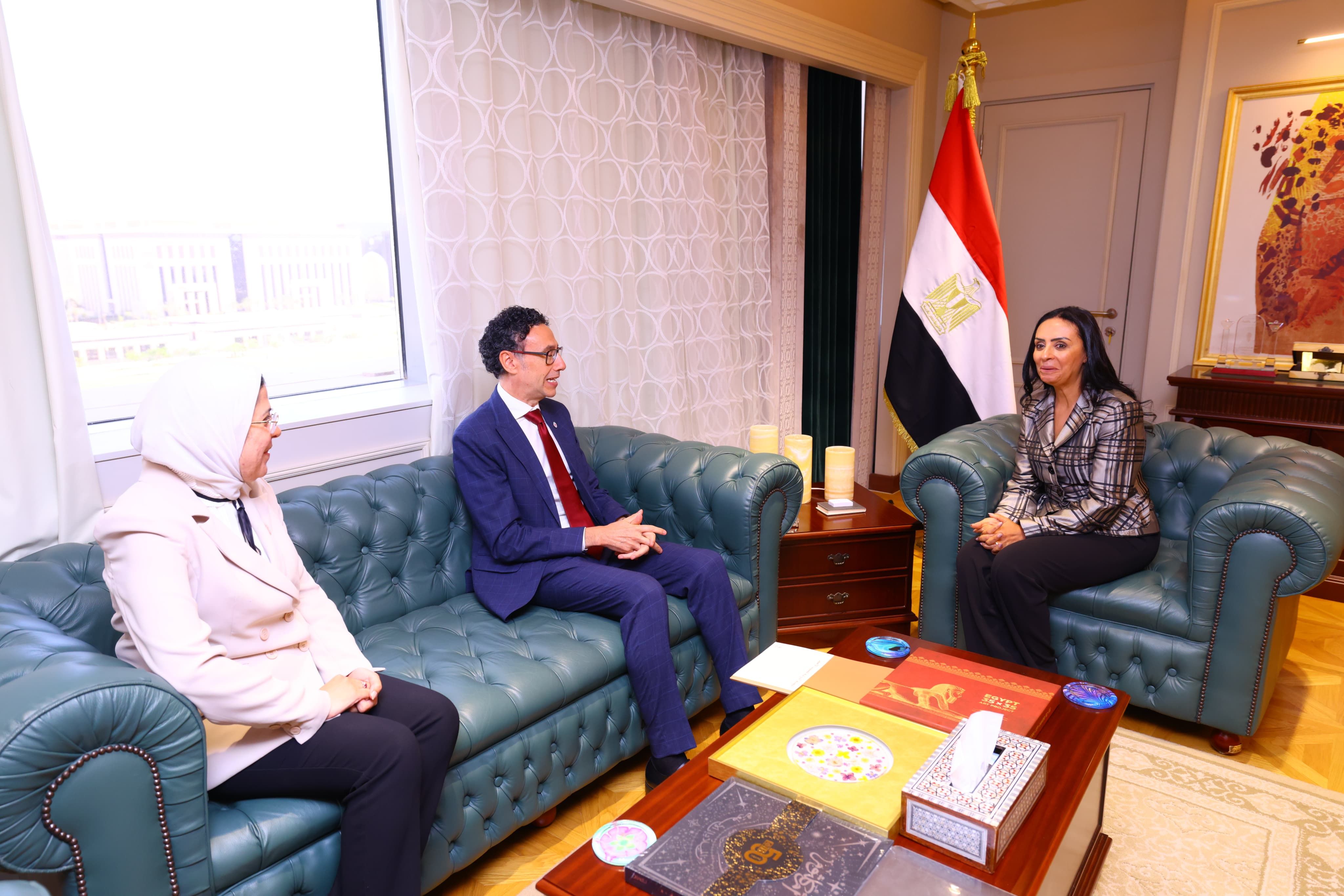 وزيرة التضامن تلتقى رئيس بعثة اللجنة الدولية للصليب الأحمر لدعم قطاع غزة