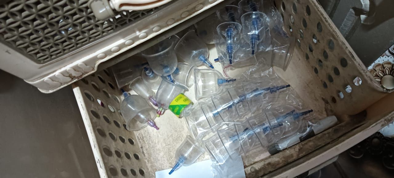 الصحة: إغلاق منشأتين طبيتين غير مرخصتين وضبط منتحلي صفة طبيب في الجيزة وسوهاج