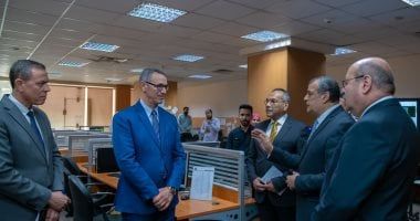 وزير الإنتاج الحربي يتفقد شركة TUYA Technology لنظم المعلومات التابعة للوزارة