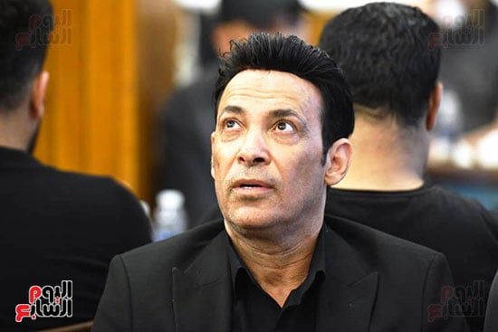 مصطفى كامل والليثى وحمزة الصغير فى استقبال عزاء أحمد عامر.. صور