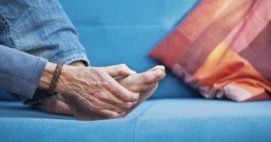 مؤلم ويحدث بسبب الضغط على الاعصاب..ما هو "العرج الكاذب"