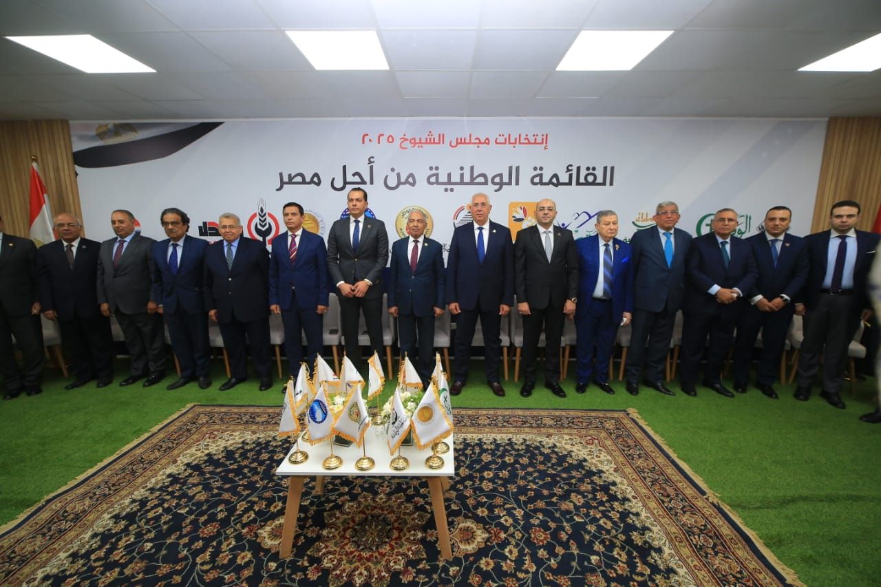 توافد ممثلى الأحزاب لحضور الاجتماع التنسيقي الثاني للقائمة الوطنية