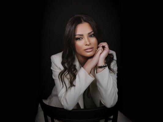 ندين جابر تتحدث عن جرح عمليتها وماغي بو غصن ترد عليها