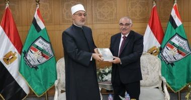 مفتى الجمهورية يزور رئيس قضايا الدولة لتهنئته على تولى رئاسة الهيئة.. صور