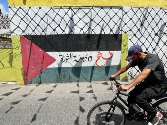 "فتح" تعيد ترتيب بيتها الداخلي في لبنان... وسلاح المخيمات يراوح مكانه