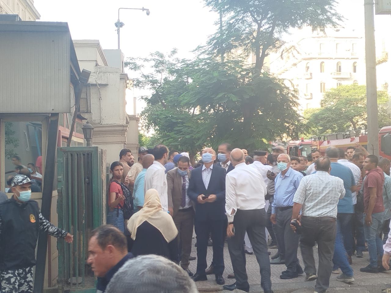 محافظ القاهرة يشرف على عمليات إطفاء حريق سنترال رمسيس