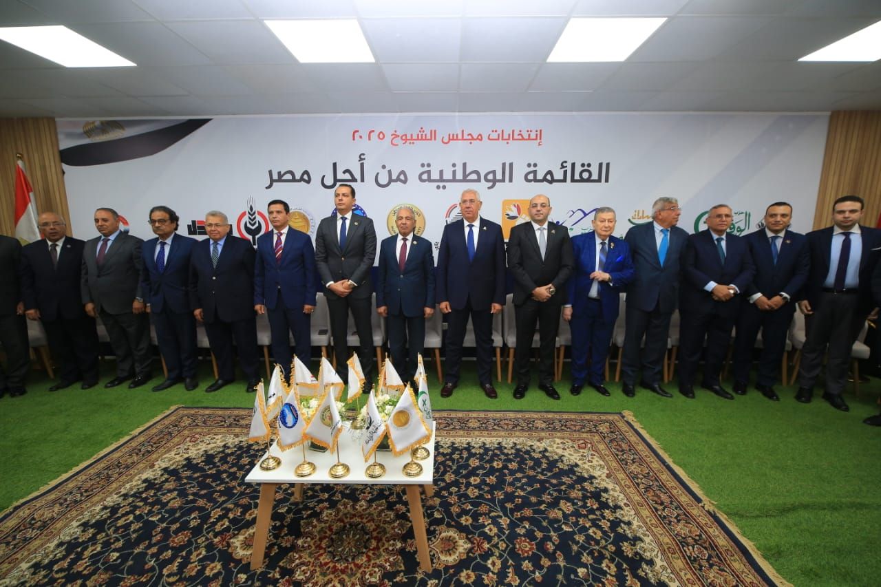 توافد ممثلى الأحزاب لحضور الاجتماع التنسيقي الثاني للقائمة الوطنية