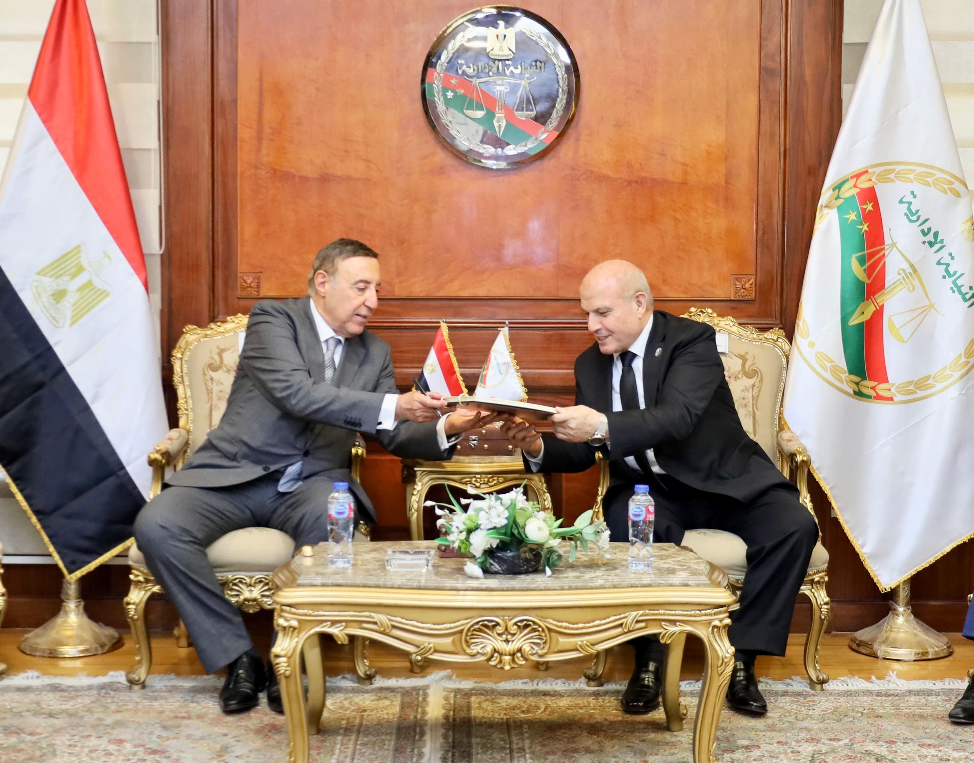 رئيس المحكمة الدستورية العليا يهنئ رئيس هيئة النيابة الإدارية بتوليه المنصب