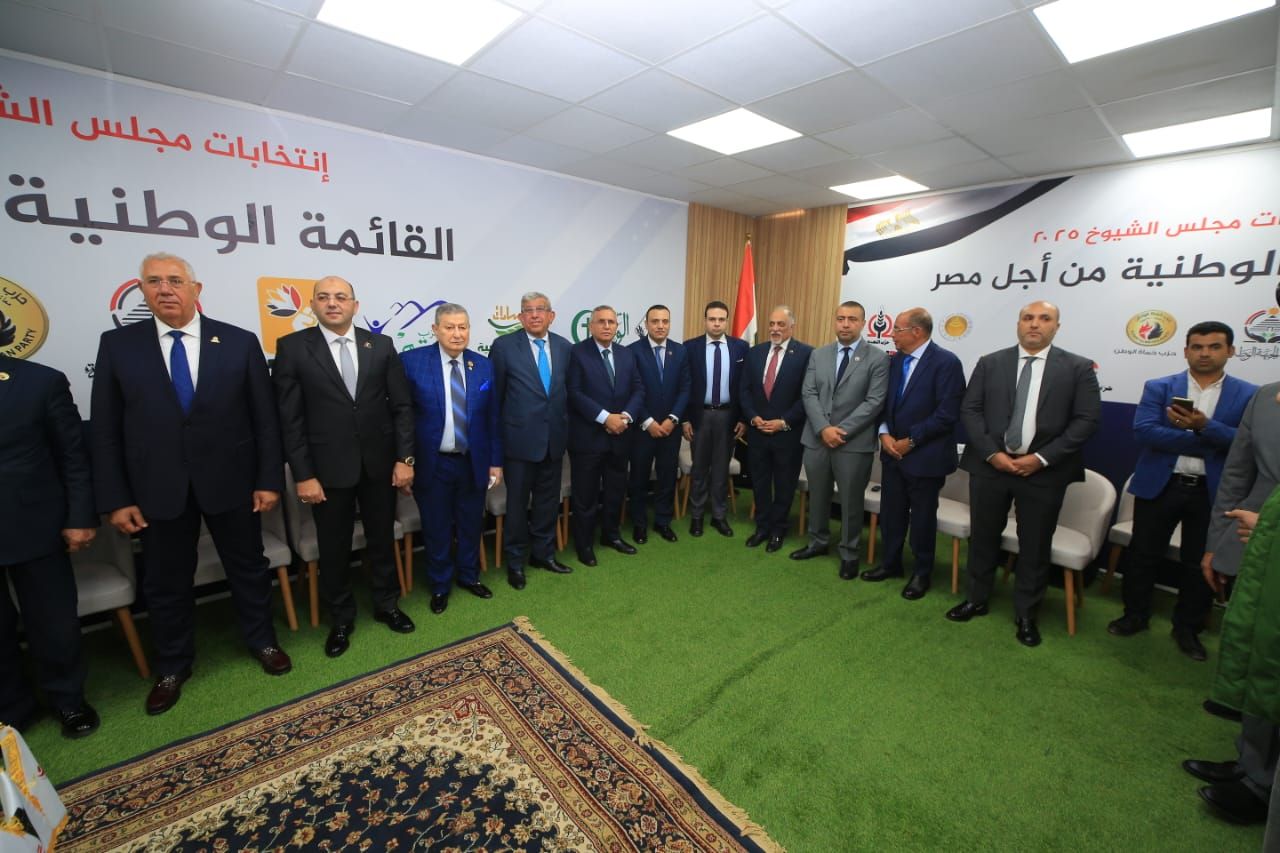 توافد ممثلى الأحزاب لحضور الاجتماع التنسيقي الثاني للقائمة الوطنية