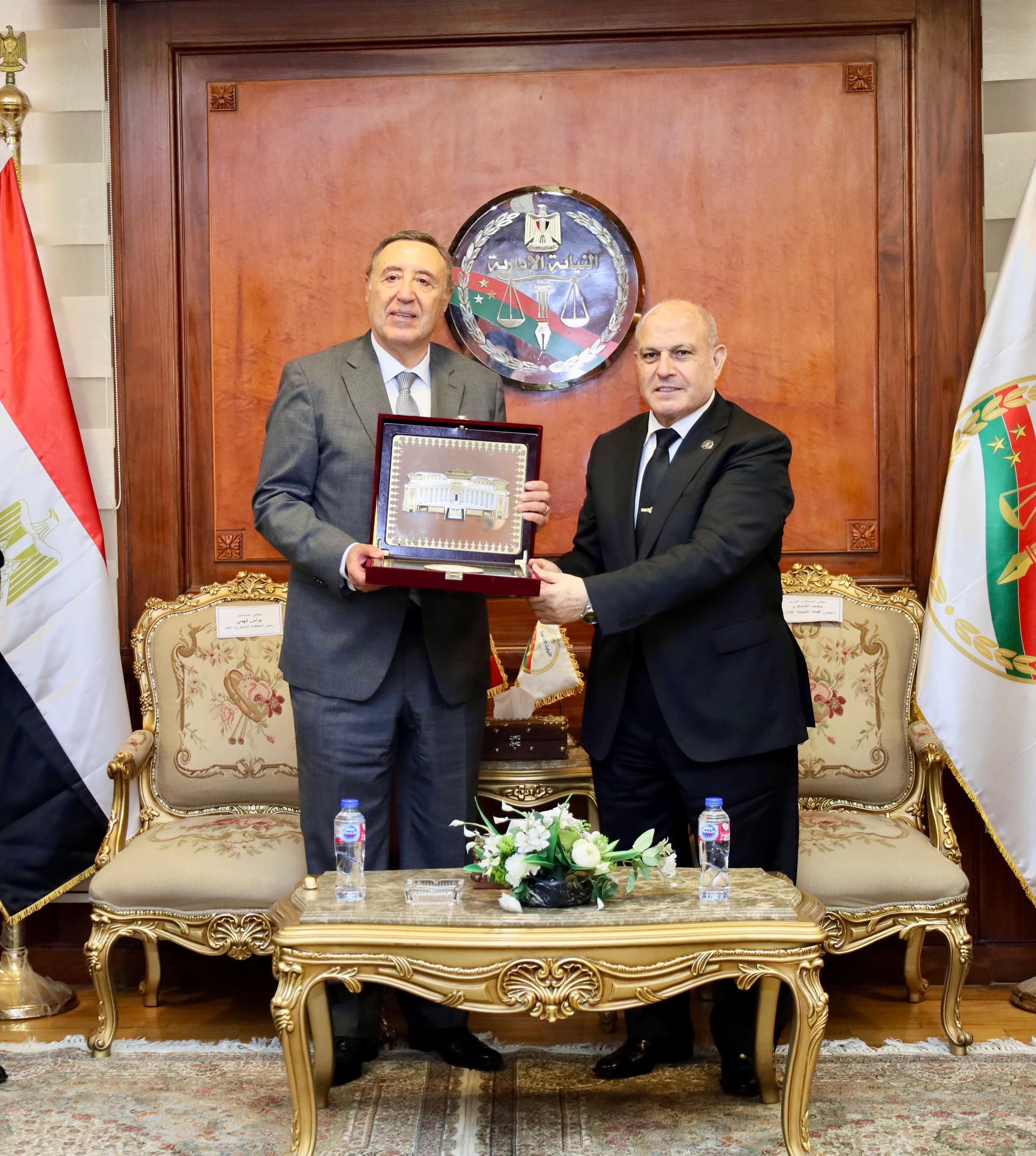 رئيس المحكمة الدستورية العليا يهنئ رئيس هيئة النيابة الإدارية بتوليه المنصب