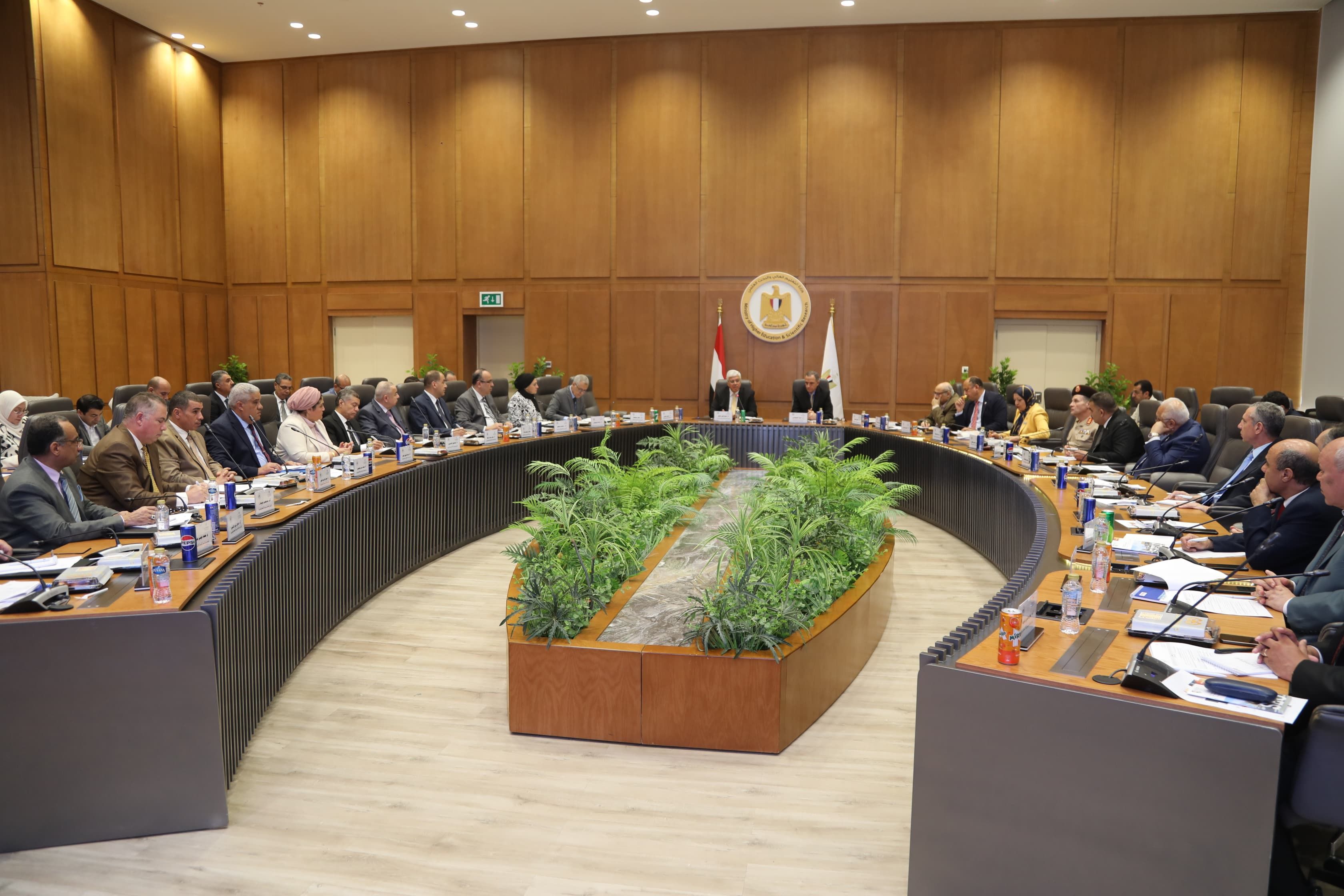 وزير التعليم العالى يترأس اجتماع المجلس الأعلى للتعليم التكنولوجى