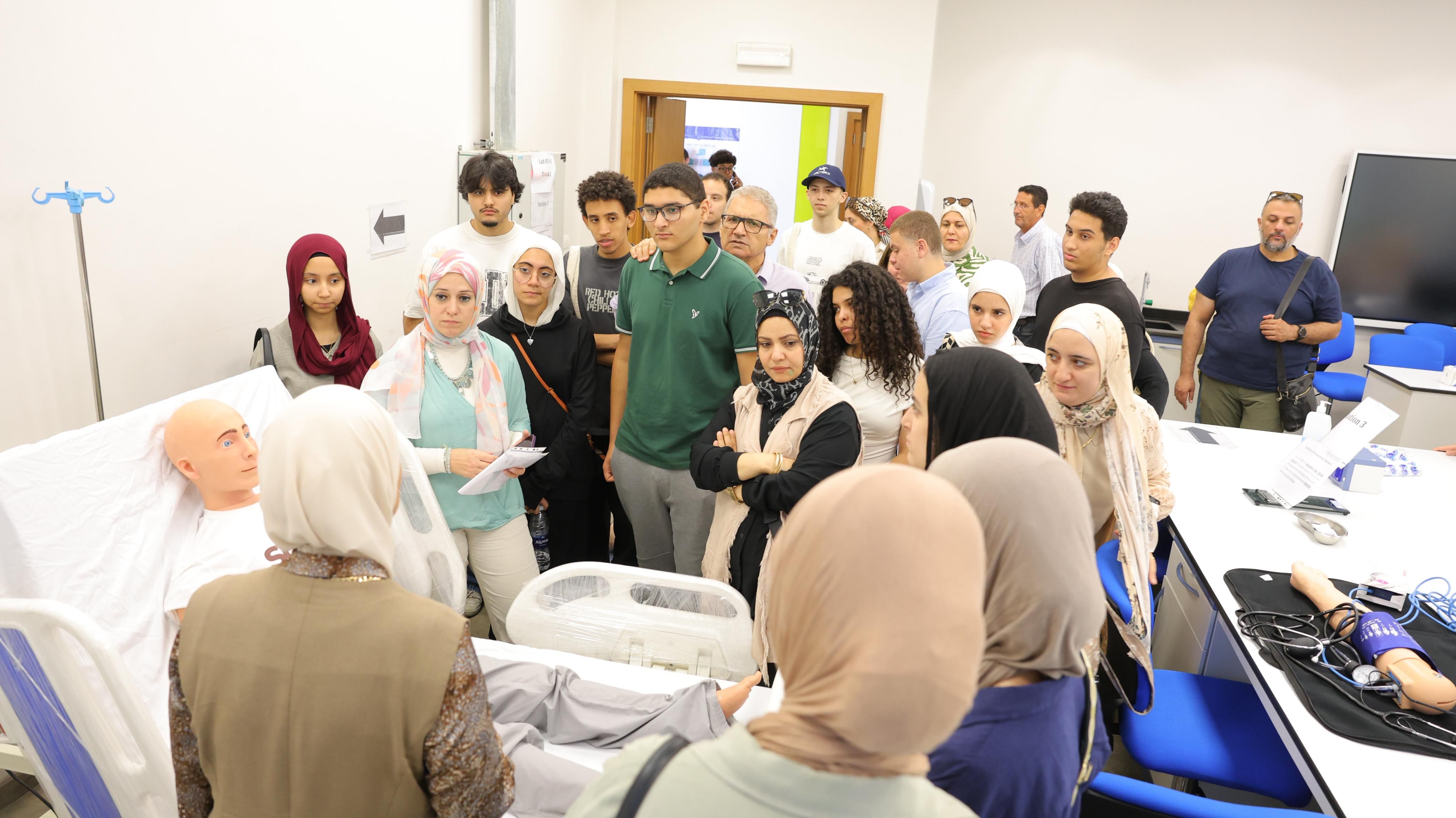 جامعة باديا تنظم جولات تعريفية للطلاب الجدد لاستكشاف حرمها الجامعي