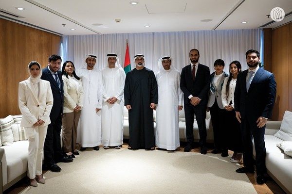 ولي عهد أبوظبي يلتقي فريق عمل الإمارات المشارك في القمة الـ17 لقادة دول "بريكس"