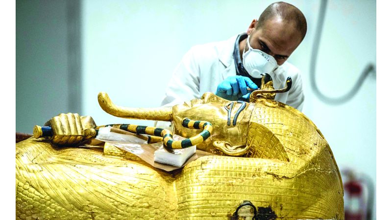 الامارات | حالمون مصريون يُعيدون البريق لكنز «الفرعون الذهبي»