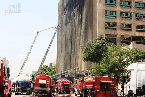 محافظ القاهرة يتفقد موقع حريق سنترال رمسيس
