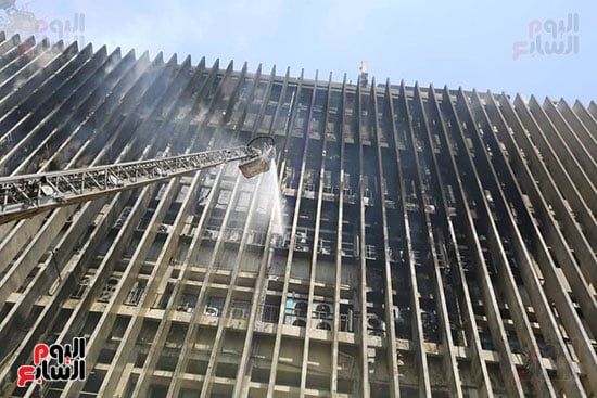 محافظ القاهرة يتفقد موقع حريق سنترال رمسيس