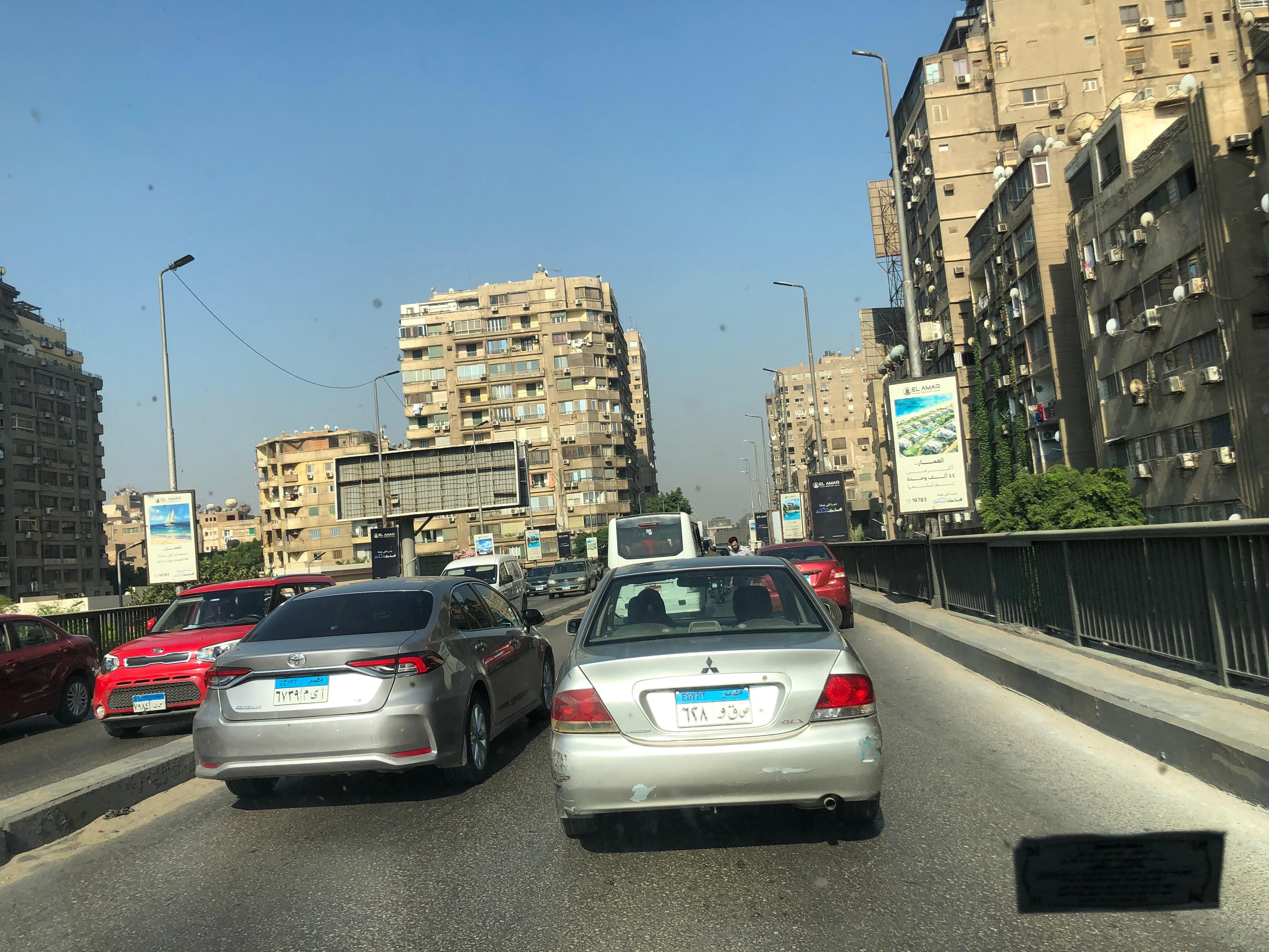 كثافات مرورية أعلى كوبرى أكتوبر بسبب عمليات تبريد حريق سنترال رمسيس.. صور