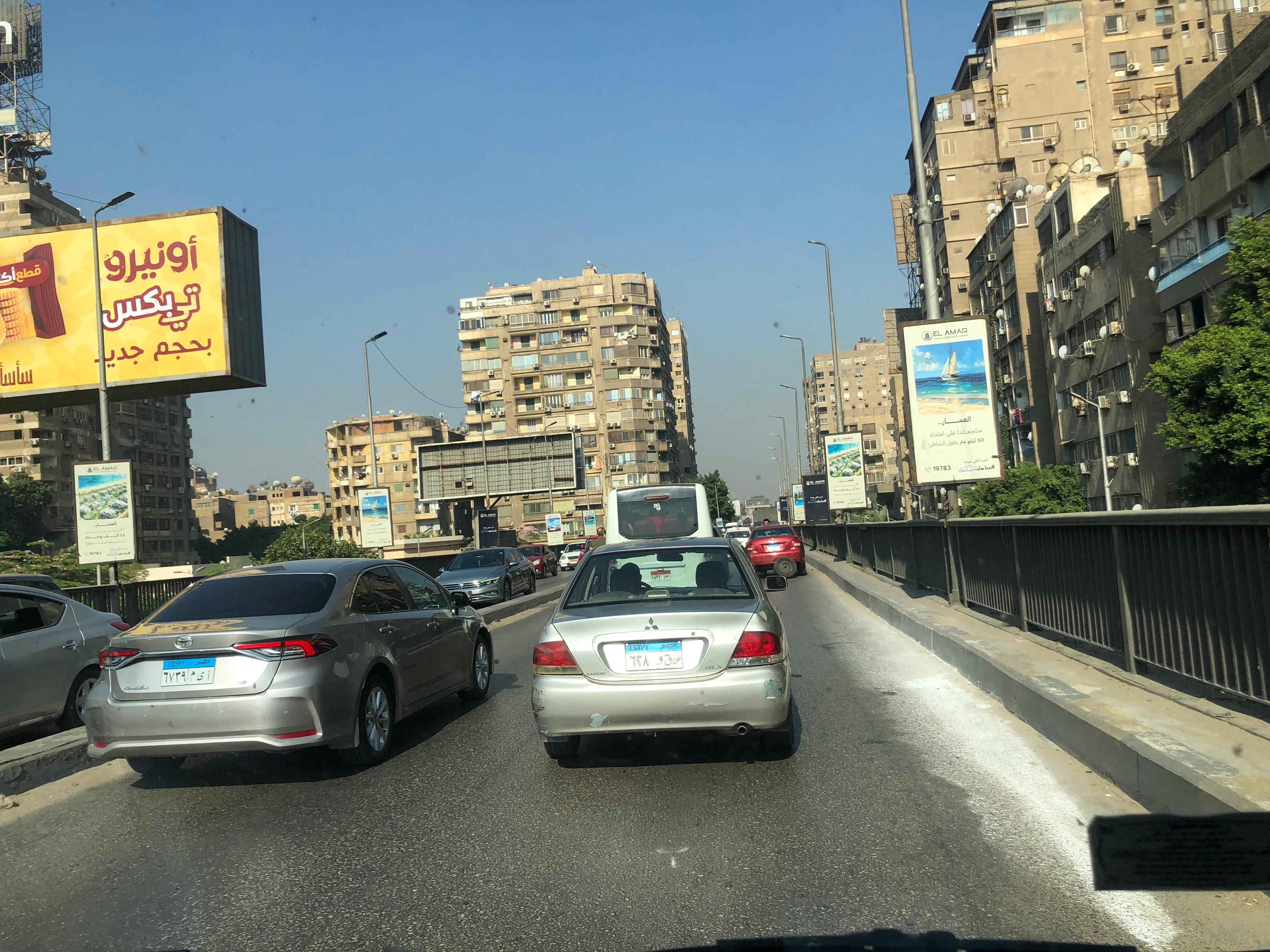 كثافات مرورية أعلى كوبرى أكتوبر بسبب عمليات تبريد حريق سنترال رمسيس.. صور