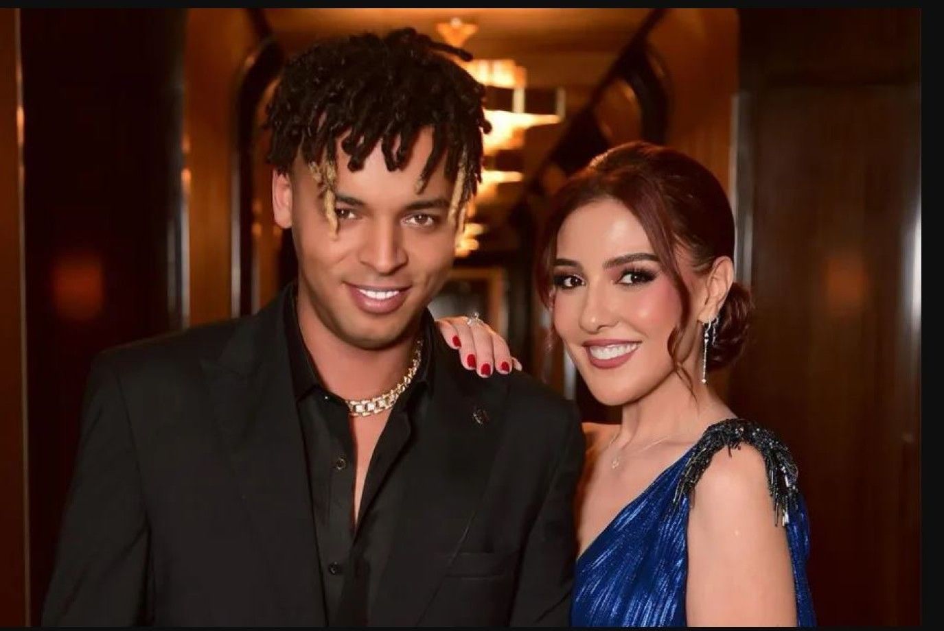 مي كساب تغني مع زوجها أوكا في فيلم آخر رجل في العالم