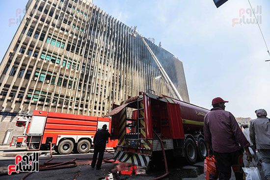 النيابة العامة تباشر التحقيق فى أسباب حريق سنترال رمسيس.. صور