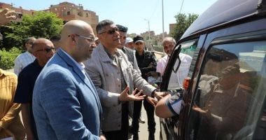 محافظ الجيزة يضبط سائقا يسير عكس الاتجاه بطريق بهرمس.. فيديو