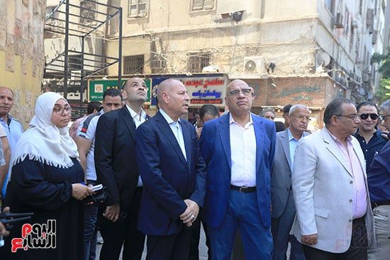 محافظ القاهرة يتفقد موقع حريق سنترال رمسيس