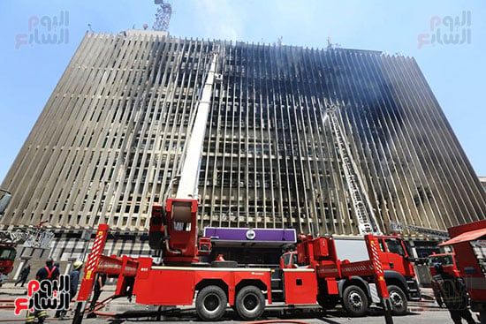 محافظ القاهرة يتفقد موقع حريق سنترال رمسيس