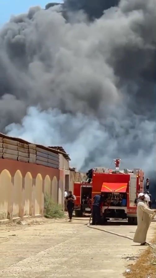تداول فيديو لحريق مصنع إسفنج دمياط ..استمرار محاولات السيطرة على النيران