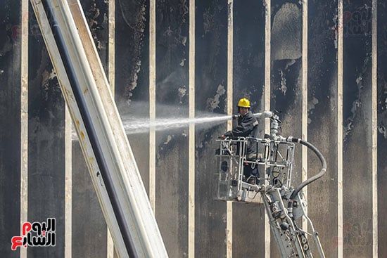 النيابة العامة تباشر التحقيق فى أسباب حريق سنترال رمسيس.. صور