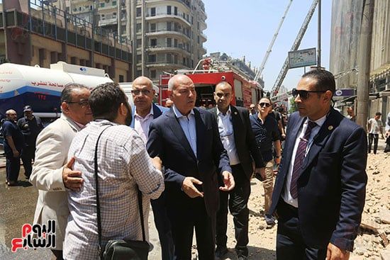 محافظ القاهرة يتفقد موقع حريق سنترال رمسيس
