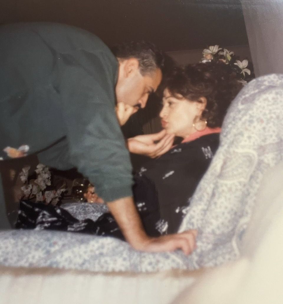 وردة الجزائرية بين الأمومة والفن: حكايات تُروى على لسان ابنها رياض وزوجته